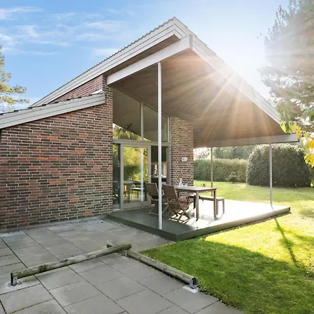 Gorgeous In With Kitchen Holiday home *